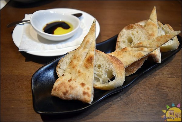 Pizzeria L'angolo角度義棧:台中南屯義式料理。角度義棧。黎明新村新亮點 餐點道地連義大利人都說讚 平日午餐還有披薩吃到飽