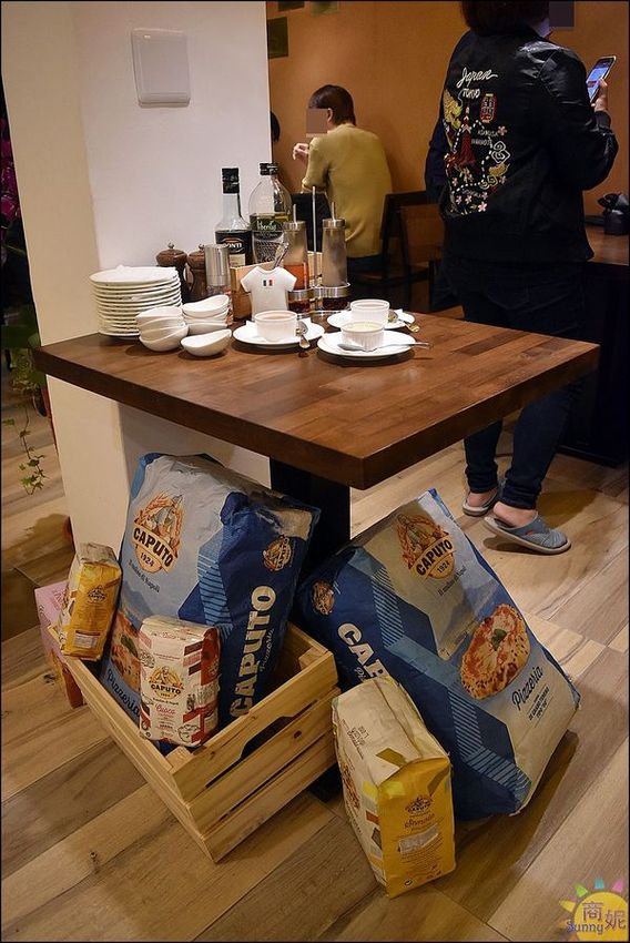 Pizzeria L'angolo角度義棧:台中南屯義式料理。角度義棧。黎明新村新亮點 餐點道地連義大利人都說讚 平日午餐還有披薩吃到飽