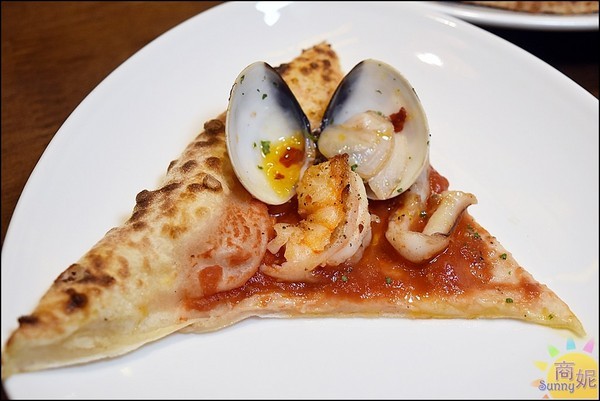 Pizzeria L'angolo角度義棧:台中南屯義式料理。角度義棧。黎明新村新亮點 餐點道地連義大利人都說讚 平日午餐還有披薩吃到飽