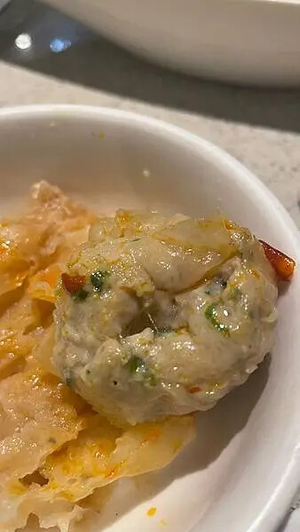 海底撈桃園店心得！不限時火鍋、免費服務與會員優惠，湯底與必點菜色推薦。