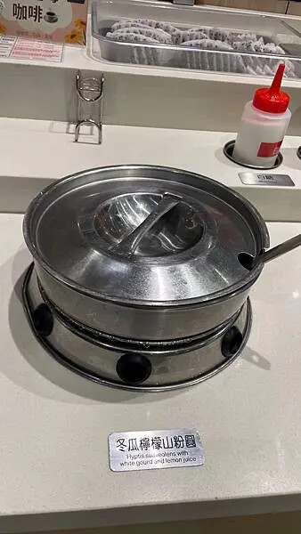 海底撈桃園店心得！不限時火鍋、免費服務與會員優惠，湯底與必點菜色推薦。