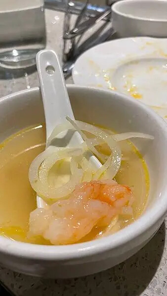 海底撈桃園店心得！不限時火鍋、免費服務與會員優惠，湯底與必點菜色推薦。