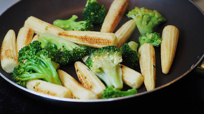 低溫熟成牛排,舒肥料理,舒肥鴨胸,減肥餐,熱料調控餐,低溫烹調,野人舒食團購,野人舒食牛排,舒肥櫻桃鴨胸,椒鹽毛豆,藜麥毛豆,懶人減肥餐,舒肥雞排