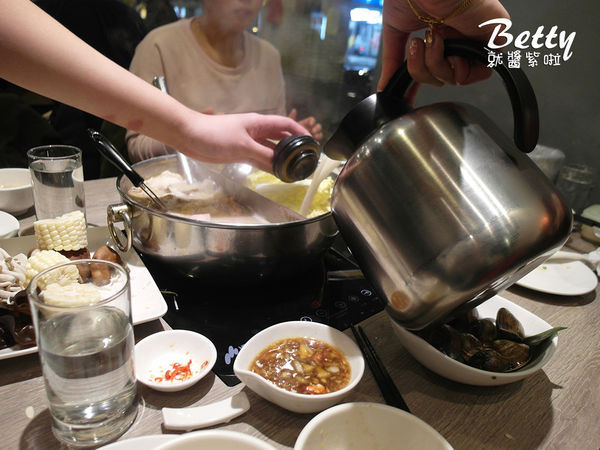 20190129粵式豬肚雞煲鍋 (60).jpg