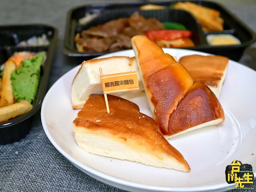 台南牛排餐盒/雙主餐餐盒新上市/套餐組合同價位買三送一/餐盒均附沙拉+濃湯+葡吉羅宋麵包/每日限量新鮮供應/百貨公司一樓門口自取免上樓