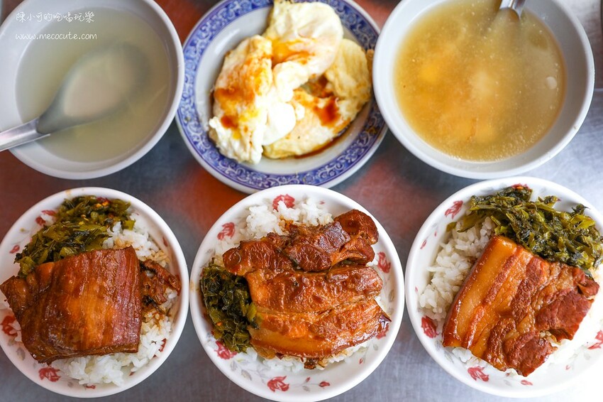 藏在市場好隱密，在地人才知道這攤啊！爌肉飯＋半熟蛋好美味