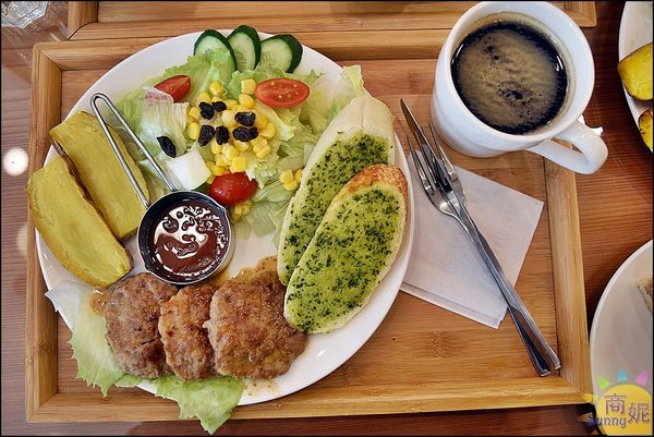 創意廚房 x 瓜瓜園-黎明店：台中南屯超值早午餐。創意廚房。友善食材健康溯源餐廳 擺盤豐盛附飲料只要200多
