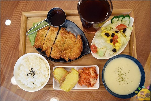 創意廚房 x 瓜瓜園-黎明店：台中南屯超值早午餐。創意廚房。友善食材健康溯源餐廳 擺盤豐盛附飲料只要200多