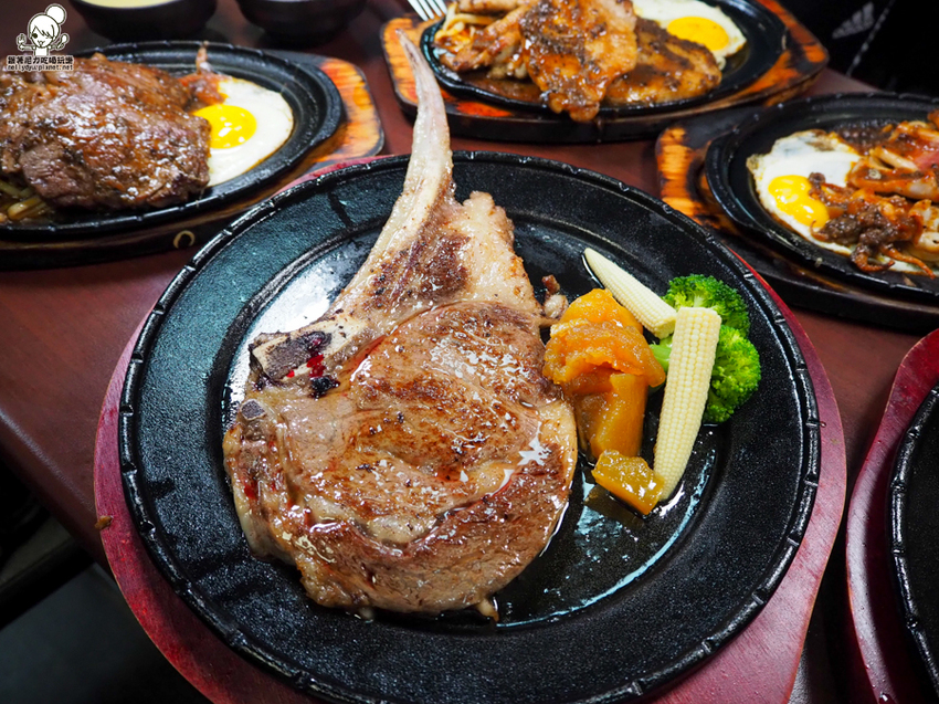 高雄平價牛排 鐵板牛排 好吃牛排 厚切 高雄美食