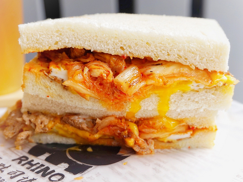 ♚台北中山美食♚犀牛犀牛吐司捲餅專売店。中山區早午餐推薦。中山區下午茶推薦。當日配送的新鮮吐司，滋味讓人難忘呀