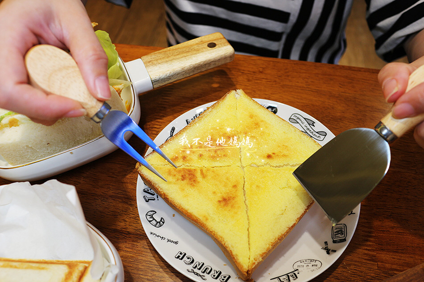 犀牛犀牛肉蛋吐司,南京復興美食,南京復興早午餐,我不是他媽媽,吐司,捲餅,蛋餅,粉漿蛋餅,下午茶,輕食,IG打卡,宅配美食,遼寧夜市美食