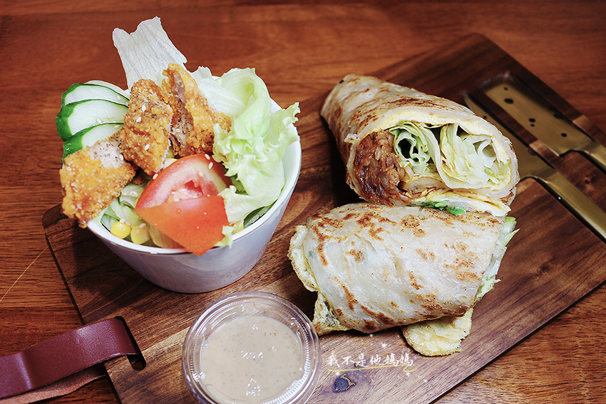 犀牛犀牛肉蛋吐司,南京美食,南京復興早午餐,我不是他媽媽,鐵鍋蛋餅,鐵鍋捲餅,鐵板蛋餅,鐵板捲餅,蔥抓餅,銅板美食,滿樂鐵板吐司,口樂福