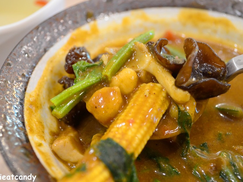 員林美食_No.20│員林基督教附近美食，純天然製作的蔬食咖哩，配料超豐富~ - 愛伊特candy的分享樂園