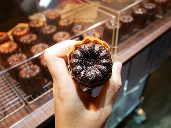 Delle bakery 德麗烘焙坊 逢甲:Delle bakery 德麗烘焙坊 逢甲-誰說夜市只能買小吃 經典法式甜點這邊也吃得到 酥脆外殼搭配濕潤口感 所有口味都給我包起來