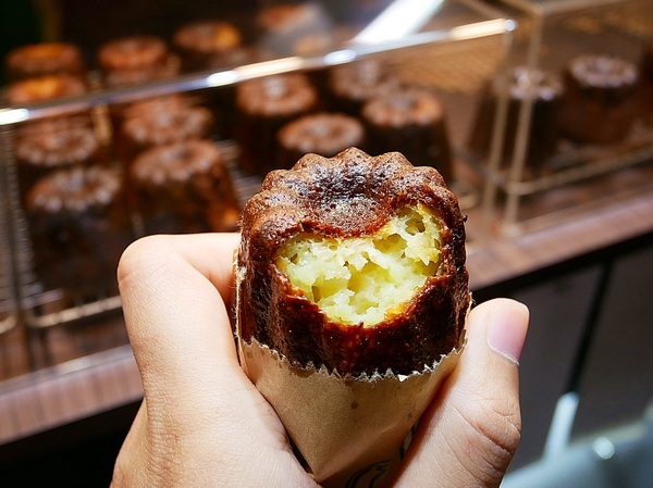 Delle bakery 德麗烘焙坊 逢甲:Delle bakery 德麗烘焙坊 逢甲-誰說夜市只能買小吃 經典法式甜點這邊也吃得到 酥脆外殼搭配濕潤口感 所有口味都給我包起來