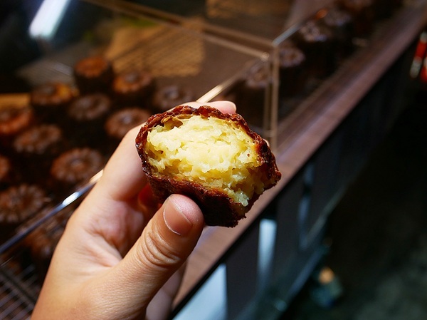 Delle bakery 德麗烘焙坊 逢甲:Delle bakery 德麗烘焙坊 逢甲-誰說夜市只能買小吃 經典法式甜點這邊也吃得到 酥脆外殼搭配濕潤口感 所有口味都給我包起來