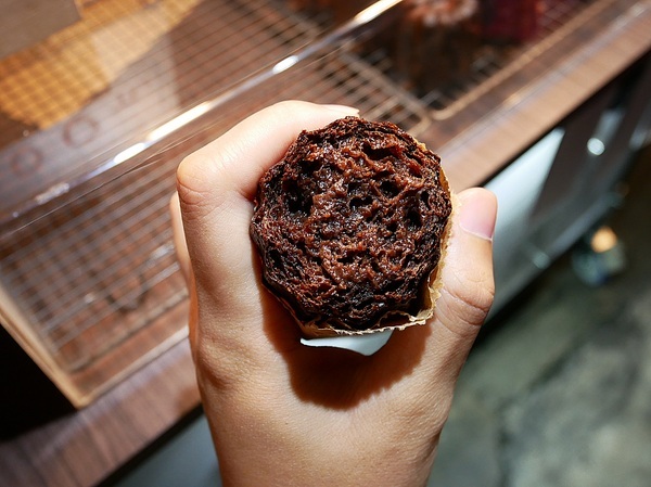 Delle bakery 德麗烘焙坊 逢甲:Delle bakery 德麗烘焙坊 逢甲-誰說夜市只能買小吃 經典法式甜點這邊也吃得到 酥脆外殼搭配濕潤口感 所有口味都給我包起來