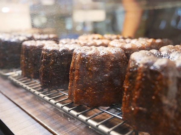 Delle bakery 德麗烘焙坊 逢甲:Delle bakery 德麗烘焙坊 逢甲-誰說夜市只能買小吃 經典法式甜點這邊也吃得到 酥脆外殼搭配濕潤口感 所有口味都給我包起來