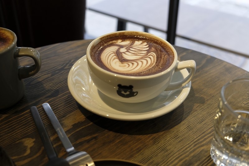 【台北｜南京三民站】Shawn Coffee＿正方形的磅蛋糕外型先得一百分＿美麗的拉花圖案捨不得喝