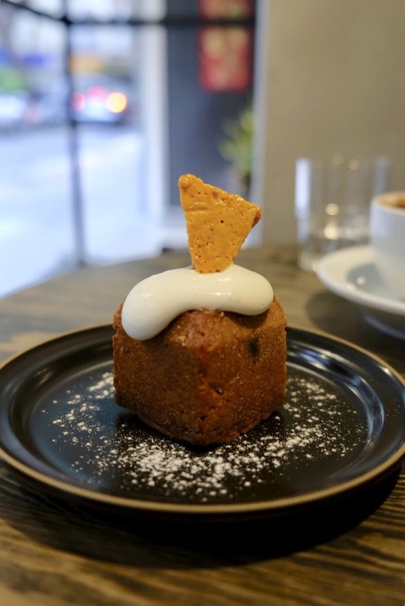 【台北｜南京三民站】Shawn Coffee＿正方形的磅蛋糕外型先得一百分＿美麗的拉花圖案捨不得喝