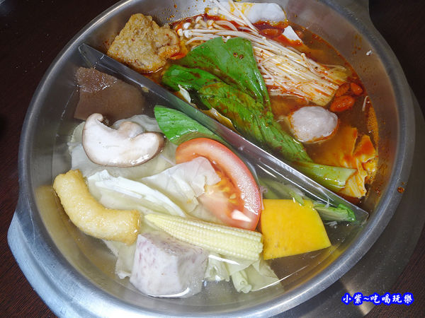 八方悅鍋物-麻辣鴛鴦湯底 (1).jpg
