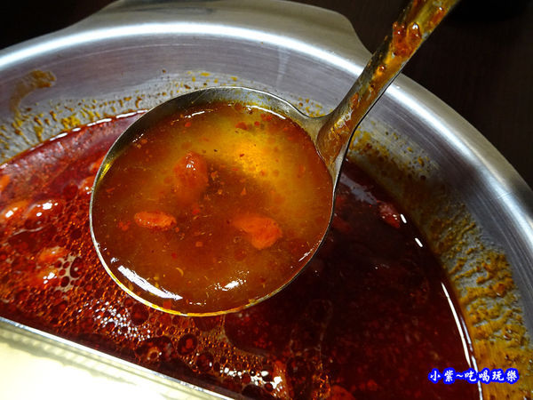 八方悅鍋物-麻辣鴛鴦湯底 (5).jpg
