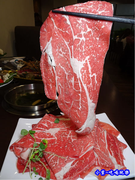 頂級霜降牛肉-八方悅鍋物新莊四維店 (2).jpg