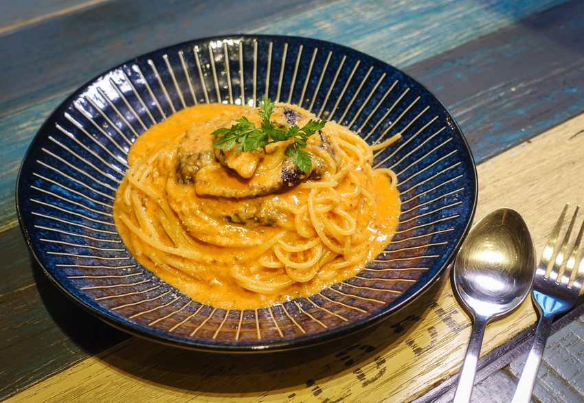 [高雄駁二美食]KYOMO PASTA義大利麵専売-彩色老屋品嘗日籍師傅好手藝 - 美食好芃友