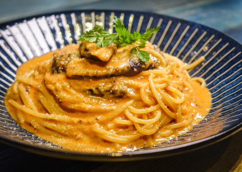 [高雄駁二美食]KYOMO PASTA義大利麵専売-彩色老屋品嘗日籍師傅好手藝 - 美食好芃友