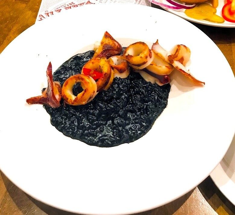 台北市內湖區[台北美式]內湖區西湖站「Marcus老倉庫內湖店」超浮誇超飽足高cp雞肉凱薩沙拉/無限續飲料超滿足/豐盛又美味