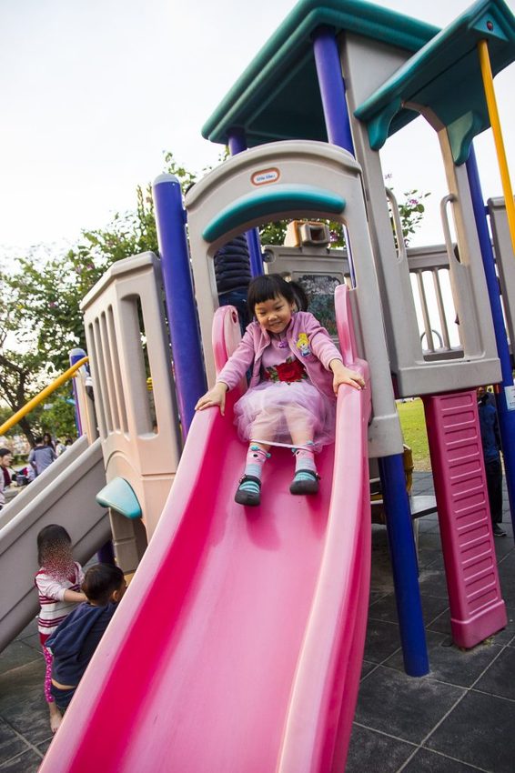 【玩樂.台中】太平景點/921震災紀念公園~台中最長的磨石子溜滑梯在這裡,挑戰速度與刺激感,遛小孩熱門景點