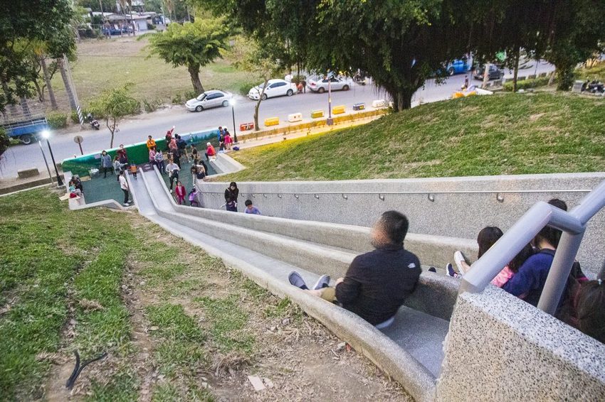【玩樂.台中】太平景點/921震災紀念公園~台中最長的磨石子溜滑梯在這裡,挑戰速度與刺激感,遛小孩熱門景點