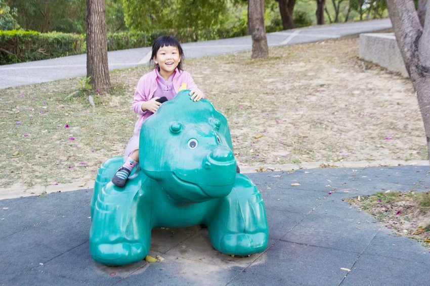 【玩樂.台中】太平景點/921震災紀念公園~台中最長的磨石子溜滑梯在這裡,挑戰速度與刺激感,遛小孩熱門景點