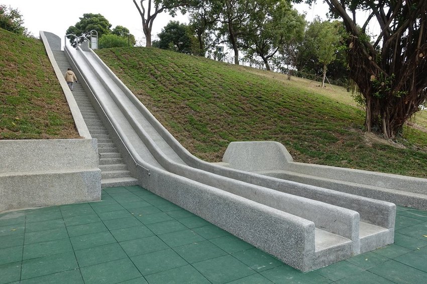 【玩樂.台中】太平景點/921震災紀念公園~台中最長的磨石子溜滑梯在這裡,挑戰速度與刺激感,遛小孩熱門景點