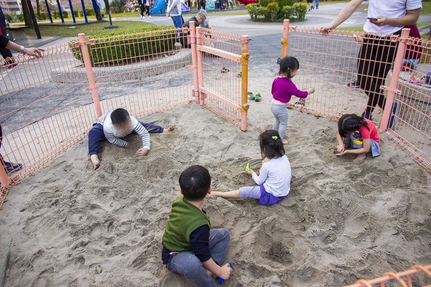 【玩樂.台中】太平景點/921震災紀念公園~台中最長的磨石子溜滑梯在這裡,挑戰速度與刺激感,遛小孩熱門景點