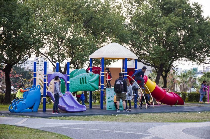 【玩樂.台中】太平景點/921震災紀念公園~台中最長的磨石子溜滑梯在這裡,挑戰速度與刺激感,遛小孩熱門景點