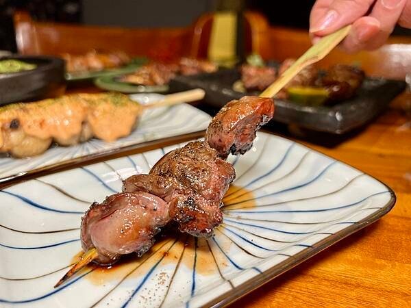 東區必訪居酒屋!小串堂燒鳥料理,地道日式氛圍與清酒絕配。