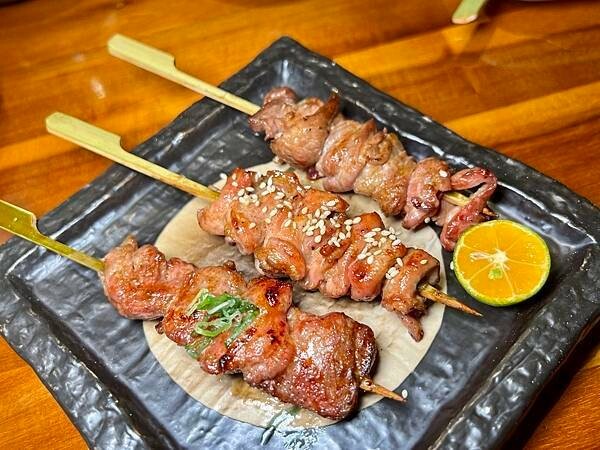 東區必訪居酒屋!小串堂燒鳥料理,地道日式氛圍與清酒絕配。