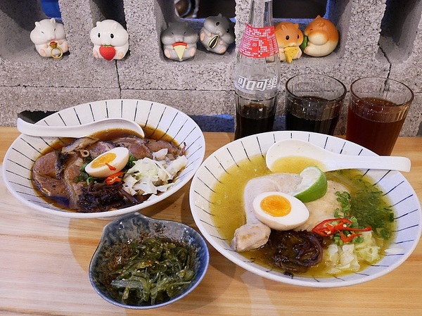 新撰組金典所:新撰組金典所-台中科博館特色拉麵 不止現場炙燒牛肉片 還有超大size雞腿 人和相機都要吃飽飽