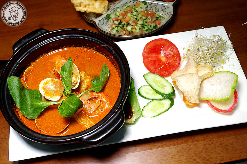 6紅咖哩海鮮附飯1.jpg