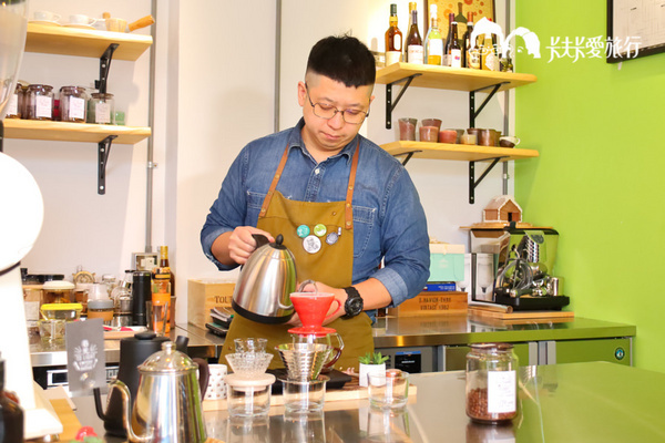 巷光咖啡:宜蘭羅東-巷光咖啡|隱藏於市場巷弄內的精品咖啡來份甜點和下午茶