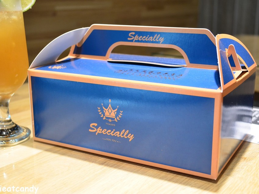 員林美食_港心 冰火菠蘿油專賣店│員林火車站內甜點推薦!下午茶來上一顆酥脆菠蘿油及一杯飲料!超滿足~ - 愛伊特candy的分享樂園