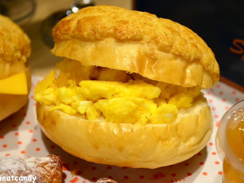 員林美食_港心 冰火菠蘿油專賣店│員林火車站內甜點推薦!下午茶來上一顆酥脆菠蘿油及一杯飲料!超滿足~ - 愛伊特candy的分享樂園