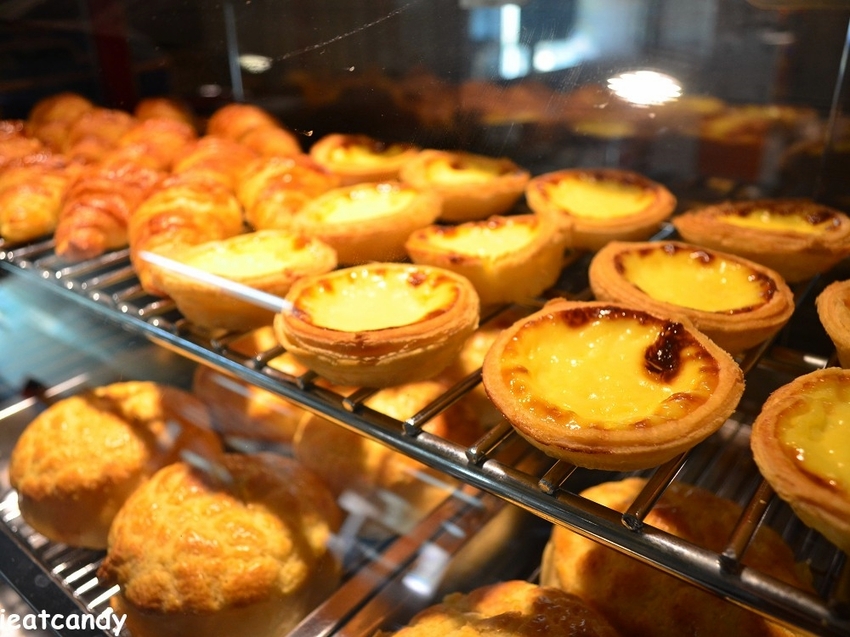 員林美食_港心 冰火菠蘿油專賣店│員林火車站內甜點推薦!下午茶來上一顆酥脆菠蘿油及一杯飲料!超滿足~ - 愛伊特candy的分享樂園