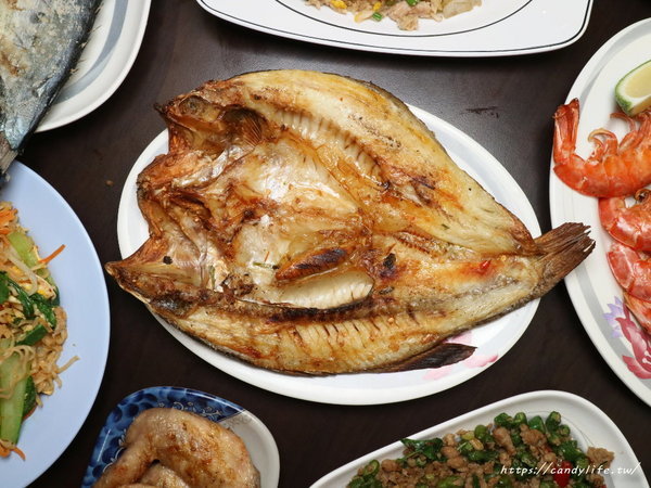 米噹泰式燒烤(台中店):台中美食│米噹泰式燒烤〃來自花蓮超人氣泰式燒烤在台中也吃的到,價格平價,菜色豐富,聚餐、宵夜首選!