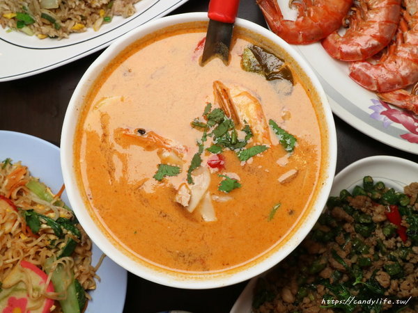 米噹泰式燒烤(台中店):台中美食│米噹泰式燒烤〃來自花蓮超人氣泰式燒烤在台中也吃的到,價格平價,菜色豐富,聚餐、宵夜首選!