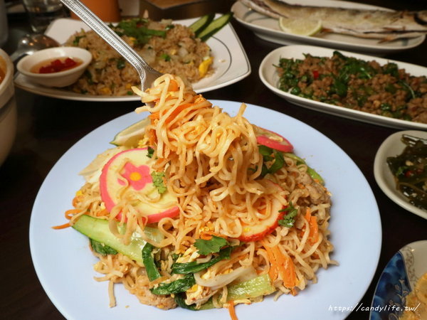 米噹泰式燒烤(台中店):台中美食│米噹泰式燒烤〃來自花蓮超人氣泰式燒烤在台中也吃的到,價格平價,菜色豐富,聚餐、宵夜首選!