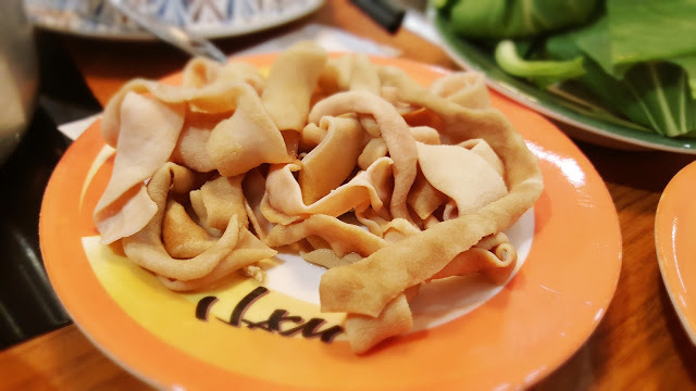 Food｜台南中西區｜小 XM 迴轉麻辣鍋～麻辣火鍋新體驗，創意料理自由配，新鮮食材轉轉轉，特色湯頭好驚豔！