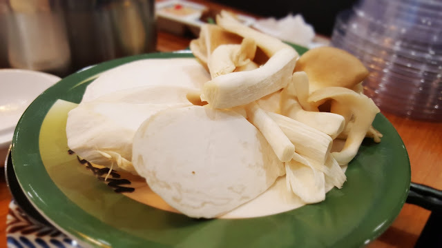 Food｜台南中西區｜小 XM 迴轉麻辣鍋～麻辣火鍋新體驗，創意料理自由配，新鮮食材轉轉轉，特色湯頭好驚豔！