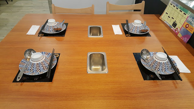 Food｜台南中西區｜小 XM 迴轉麻辣鍋～麻辣火鍋新體驗，創意料理自由配，新鮮食材轉轉轉，特色湯頭好驚豔！